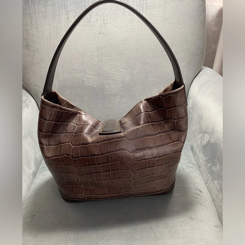 Dooney and Bourke croc logo lock hobo bag amazing condition 11” x 5” x 12” Brown - Picture 7 of 17